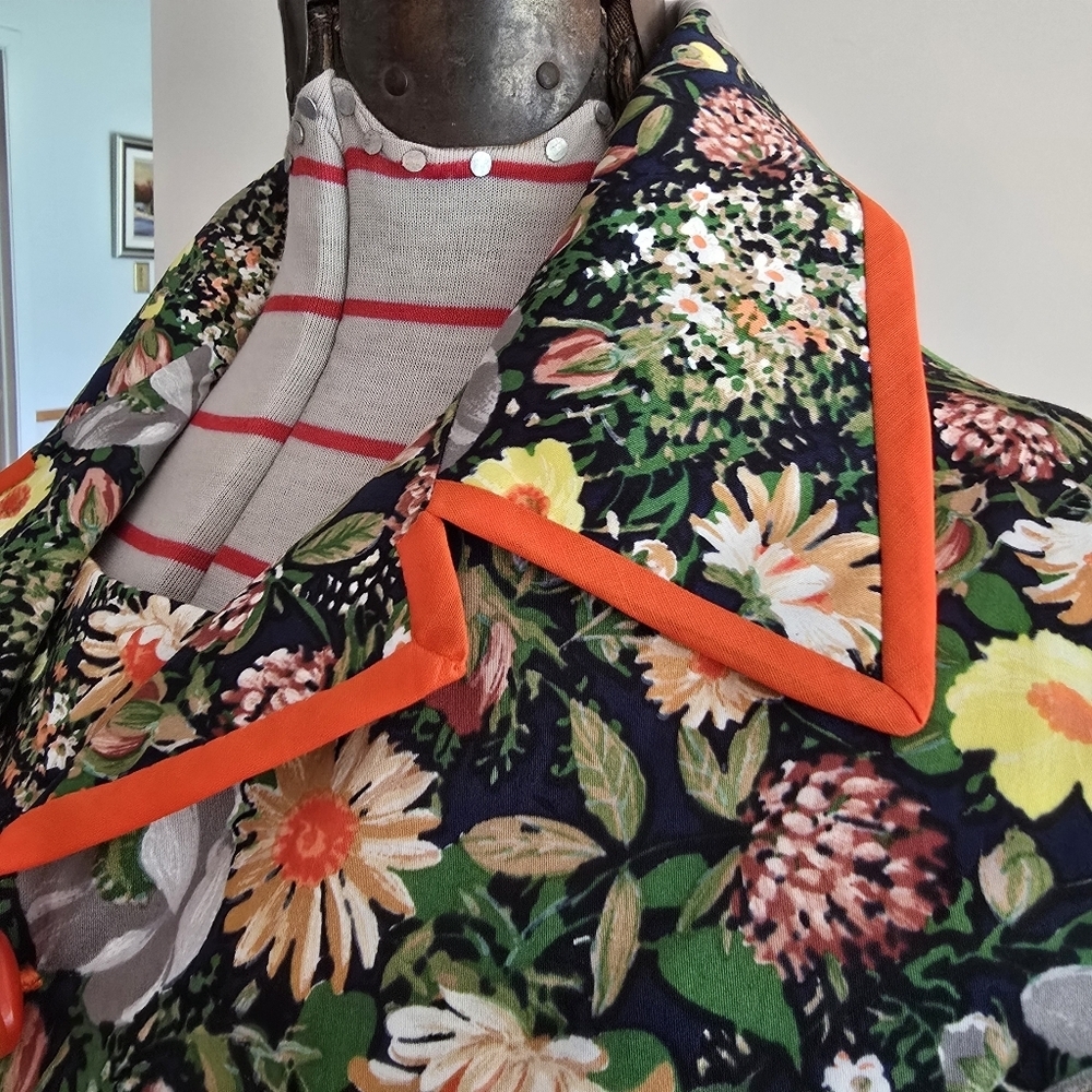 1970s Vintage Tailor Made Floral Print Jacket & Dress with Orange Accents​​ - Picture 5 of 12